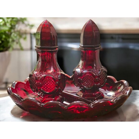 Beautiful Vintage Anchor Hocking Salt Pepper and 2 sided bon bon dish - Picture 4 of 10